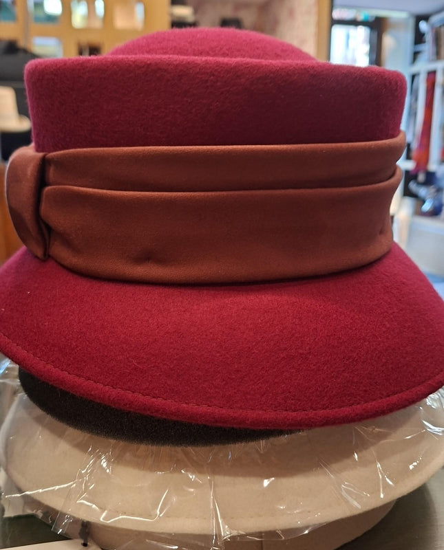6501  cloche con fascia suede
